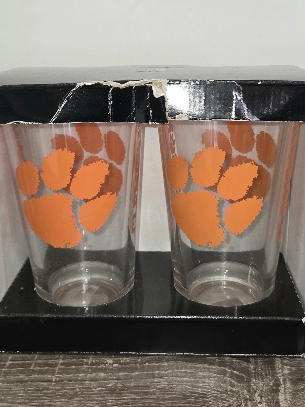 Clemson University Tiger Paw Logo Clear 16 oz. Pint Glass New In Packaging.